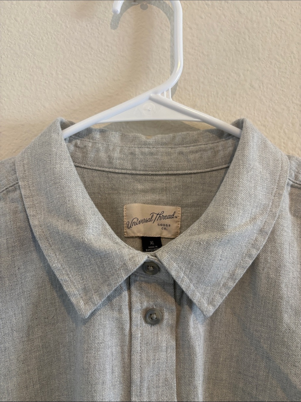 Universal Thread Long-Sleeve Button Down Shirt.     100% Cotton - Picture 3 of 4